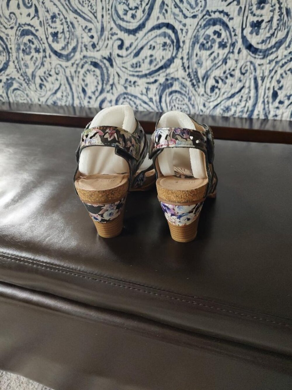 Sandals - Picture 3 of 4